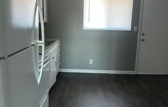 2 beds, 1 bath, 750 sqft, $1,070, Unit B02 1016 17