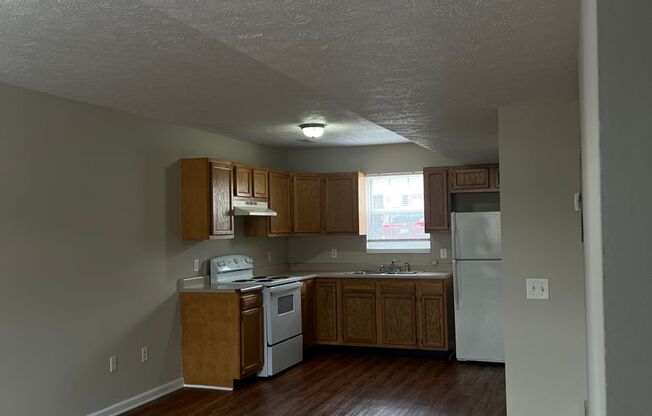 2 beds, 1.5 baths, 900 sqft, $1,095, Unit 656 08