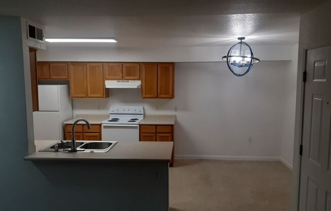 3 beds, 2 baths, 1,076 sqft, $2,250, Unit 2002
