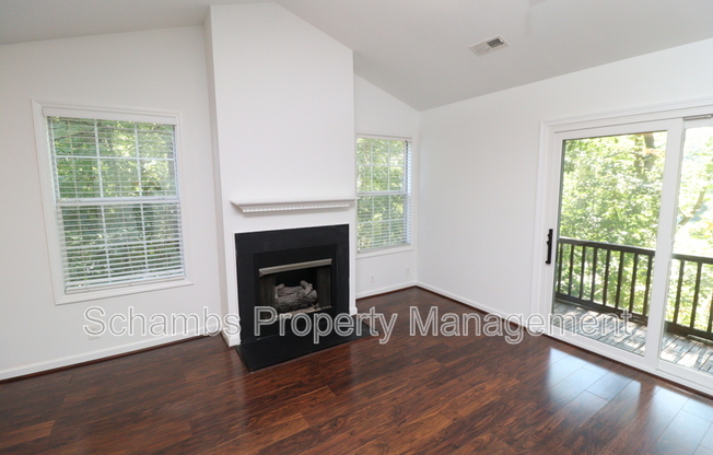 321 RENSHAW CT
