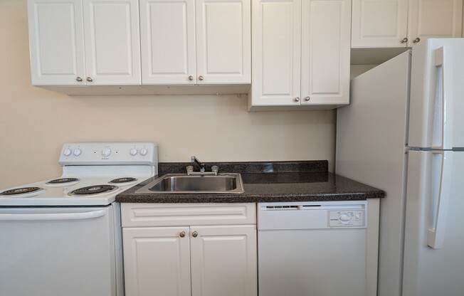 550 W Aldine Ave