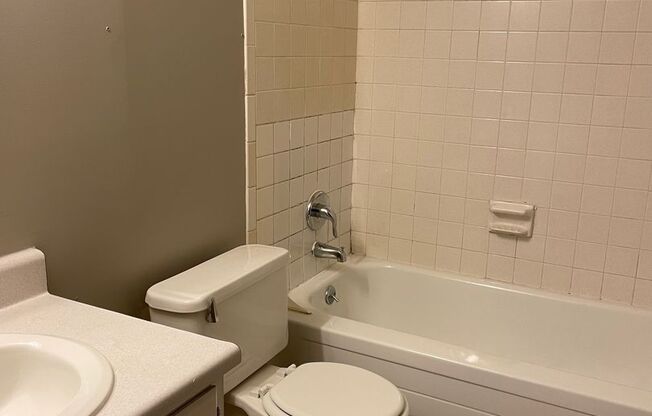 2 beds, 1 bath, 800 sqft, $999, Unit Unit 209-E