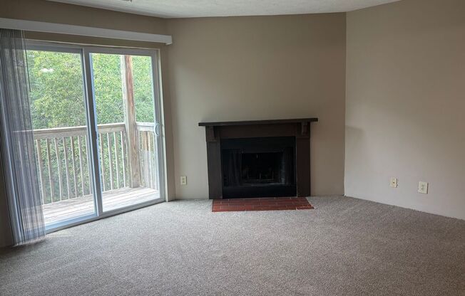 2 beds, 1 bath, 850 sqft, $1,050, Unit #22