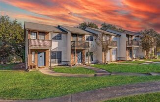 RIVER CROSSING TOWNHOME - 2BD -2.5BA - GREENBELT VIEW - WASHER/DRYER - RESERVED PARKING