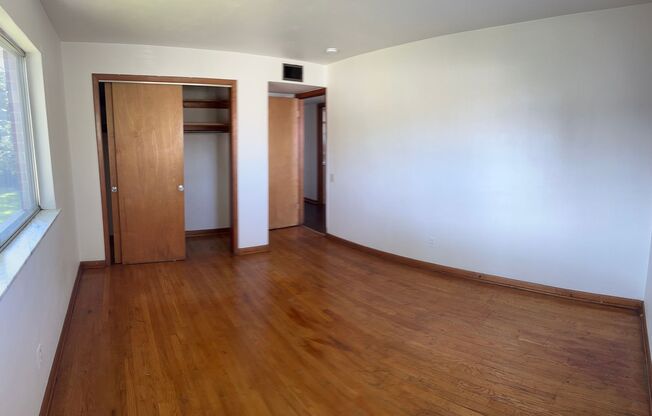 2 beds, 1 bath, 750 sqft, $850, Unit D