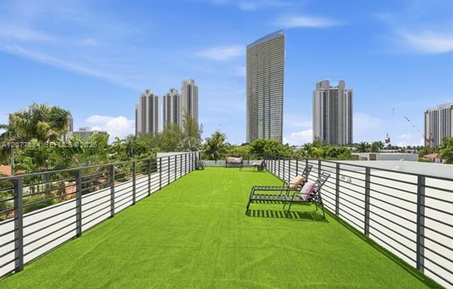 301 190th St # 301, Sunny Isles Beach, FL 33160