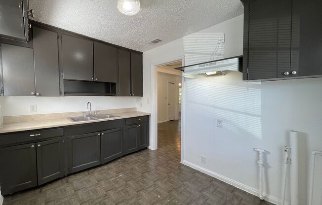 2 beds, 1 bath, $1,295