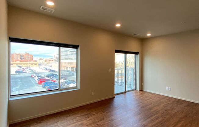 1 bed, 1 bath, 718 sqft, $1,260, Unit 455