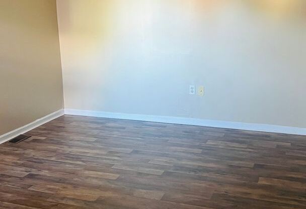 2 beds, 1 bath, $700, Unit Apartment 6