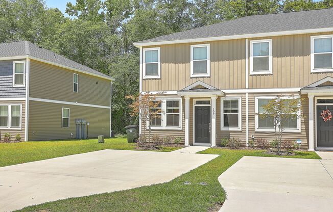 Townhome centrally located in downtown Summerville!