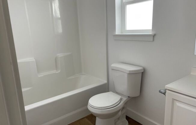 3 beds, 2.5 baths, 1,350 sqft, $1,550, Unit B6