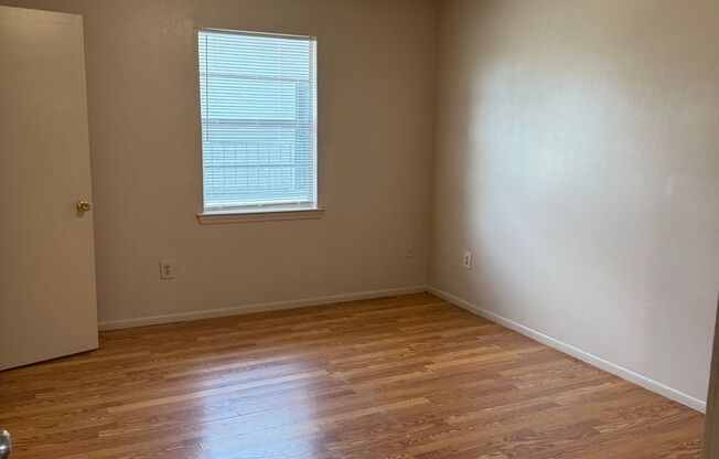2 beds, 1.5 baths, 1,100 sqft, $930, Unit 8835-B