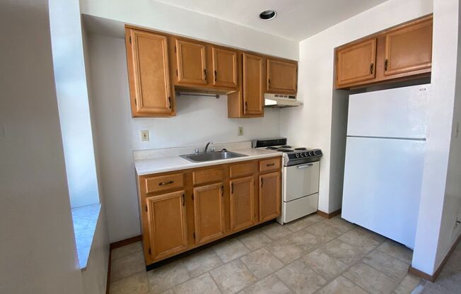 Spacious 1BR on Fifth Ave!! Ideal Oakland Location!!