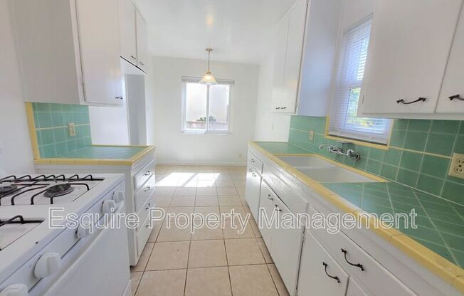 808 PALM DR