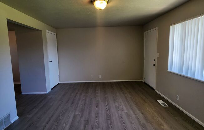 2 beds, 1 bath, 800 sqft, $995, Unit #20