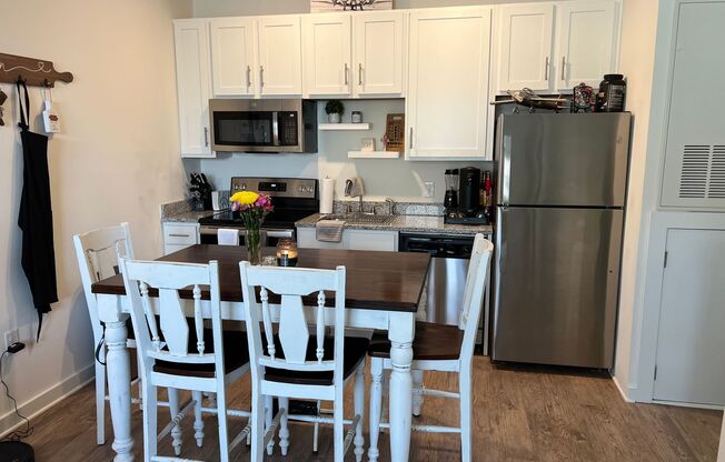 1 bed, 1 bath, 664 sqft, $1,350, Unit 11-1124
