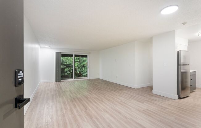 3 beds, 1 bath, 1,100 sqft, $1,745, Unit 52