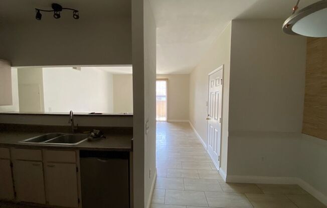 3 beds, 2 baths, $1,600