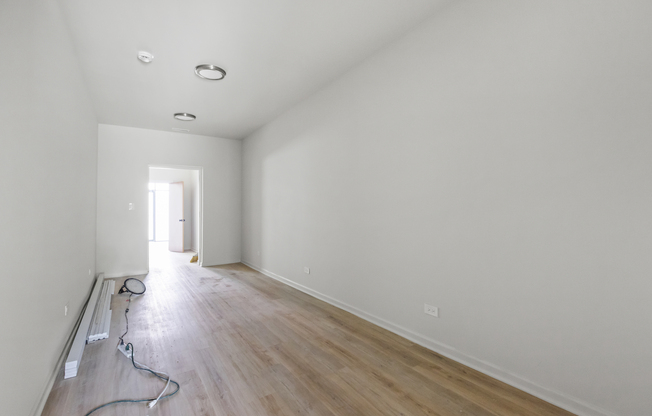 3121 N CALIFORNIA