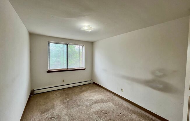 2 beds, 1 bath, $1,295, Unit 306
