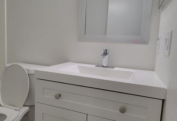 2 beds, 1 bath, 724 sqft, $1,600, Unit 3818-19