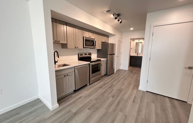 Studio, 1 bath, 450 sqft, $1,330, Unit 503