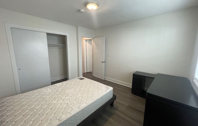 2 beds, 1 bath, $2,610, Unit 4