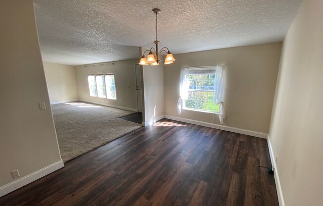 3 beds, 2 baths, $1,775, Unit # OAKLAND HLS