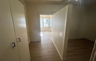 Studio, 1 bath, 325 sqft, $1,600, Unit 06