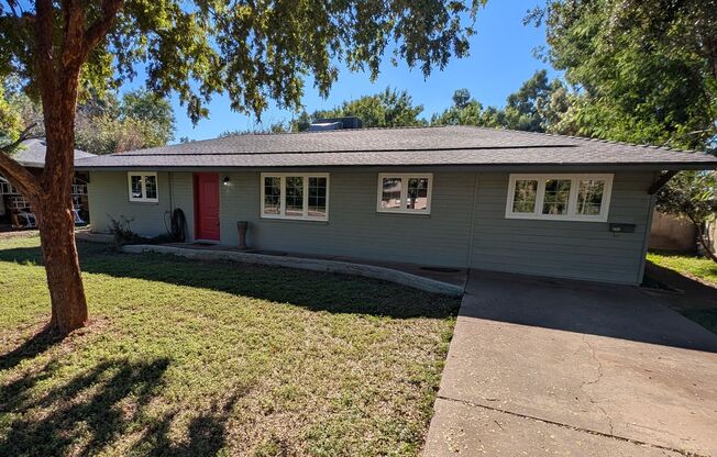 3 Bedroom Home Plus Bonus Room in the Hudson Manor Community Near S McClintok Dr and E Apache Blvd!
