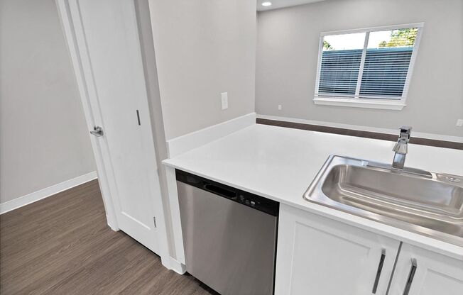 Studio, 1 bath, $1,350, Unit A204