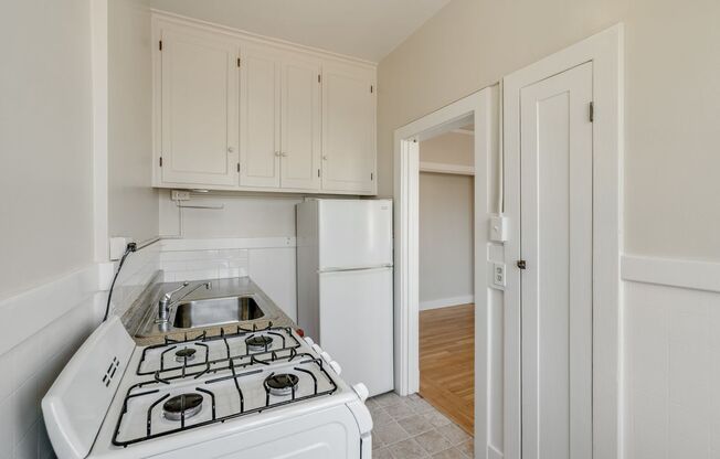 Studio, 1 bath, 400 sqft, $1,495, Unit 945 Larkin Street #51