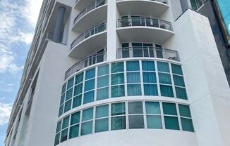 1 bedroom and 1 bath condo located east side of Biscayne Blvd Miami Florida