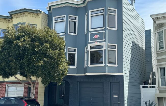 Bernal/Mission/Noe: Updated Flat w/ Shared Yard & in-unit W/D