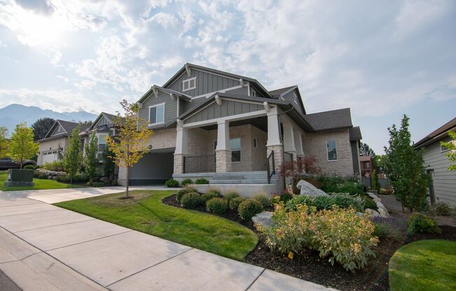 Gorgeous 2-Story Home In a Gated Community!
