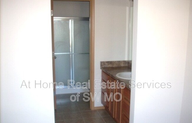2307 W PARKVIEW