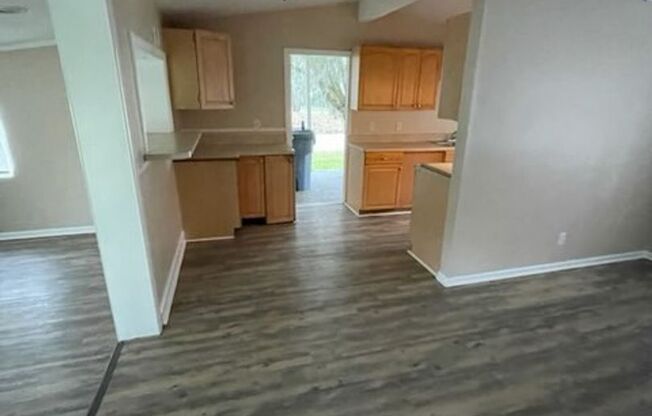 3 beds, 1 bath, $1,600