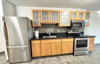 2 beds, 1 bath, $2,300