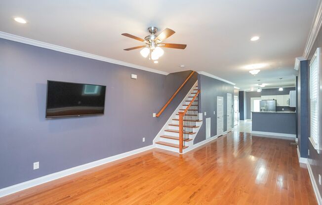 2422 24 AVE N