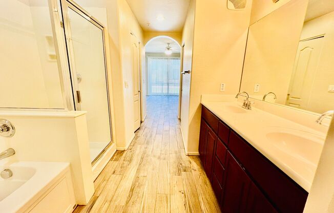 2 beds, 2 baths, 1,244 sqft, $1,899, Unit 705 W. Queen Creek #1107