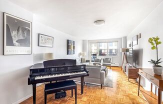 176 E 77 ST