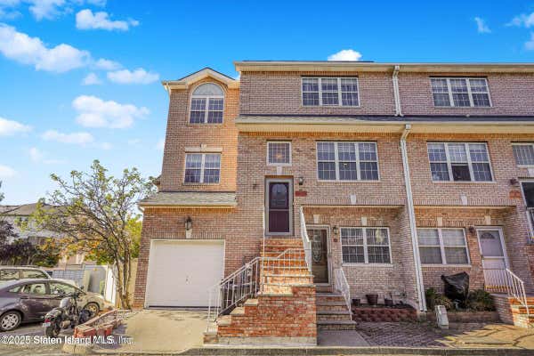 24 DANIELLA CT