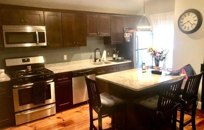 1 bed, 1 bath, 700 sqft, $2,100, Unit 3