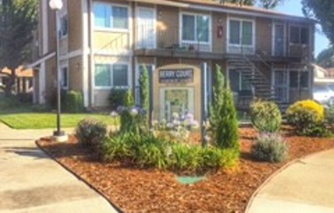 2 beds, 1 bath, $2,400, Unit 14