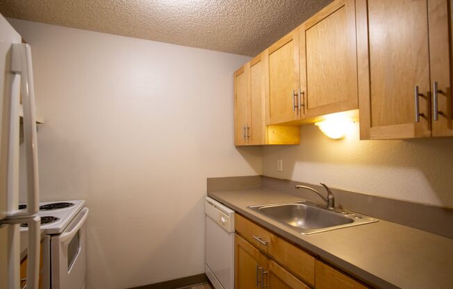 2 beds, 1 bath, $1,425, Unit 3932