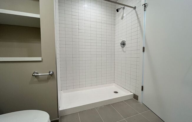 2 beds, 2 baths, 957 sqft, $2,400, Unit UNIT 611