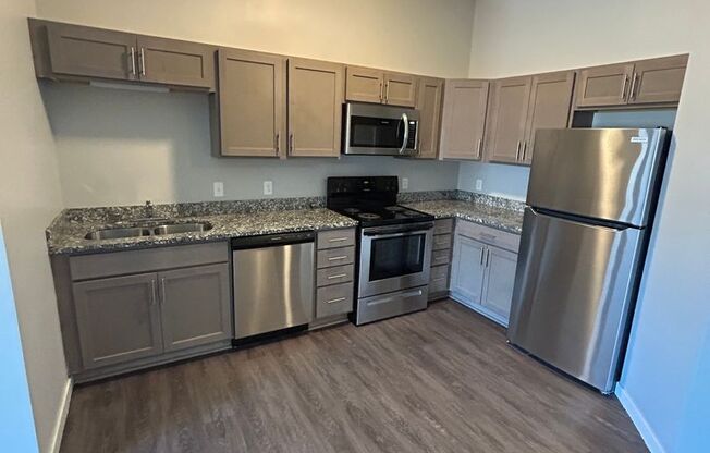 2 beds, 1 bath, 708 sqft, $1,677, Unit 1935412