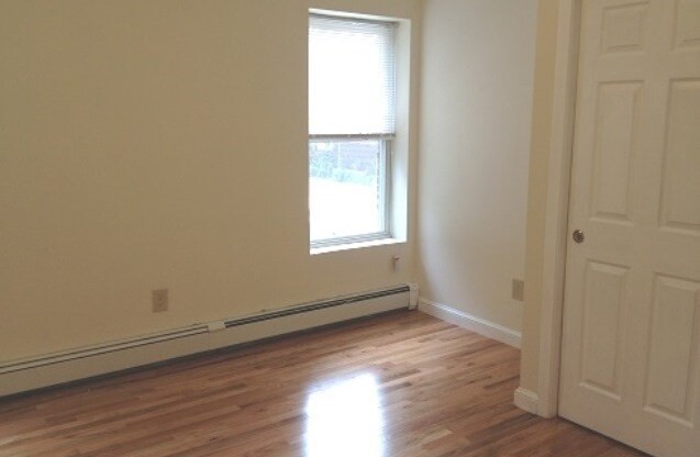 3 beds, 1 bath, 1,182 sqft, $4,000, Unit #2(1A)