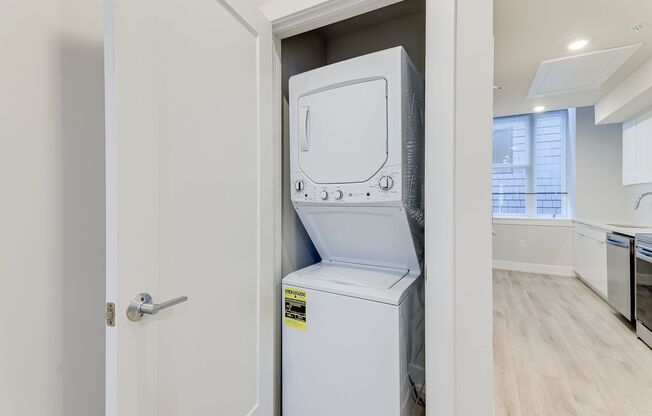 1 bed, 1 bath, 710 sqft, $1,710, Unit B202