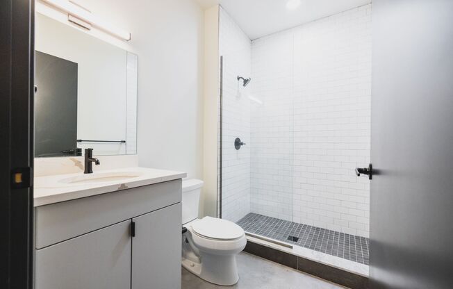 Studio, 1 bath, 450 sqft, $1,300, Unit 405